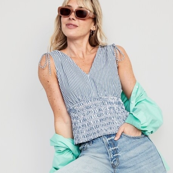 Old Navy Fitted Blue and White Striped Smocked Tie Shoulder Blouse Size Large - Picture 3 of 11